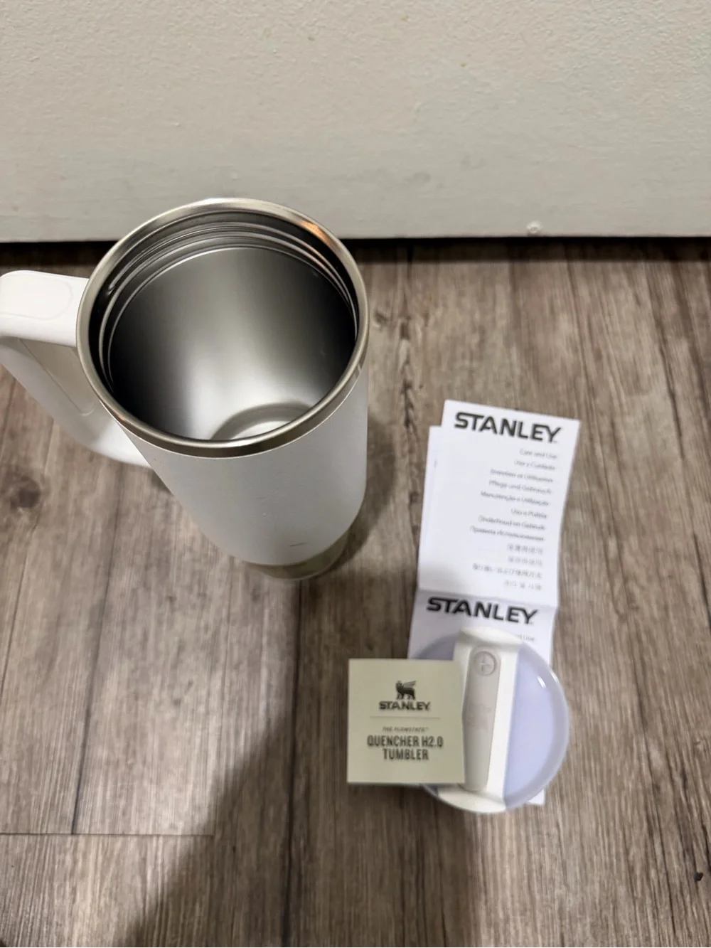 Stanley 30 oz Quencher H2.0 Flowstate Tumbler Frost White NEW No Straw See Flaw - Picture 7 of 10